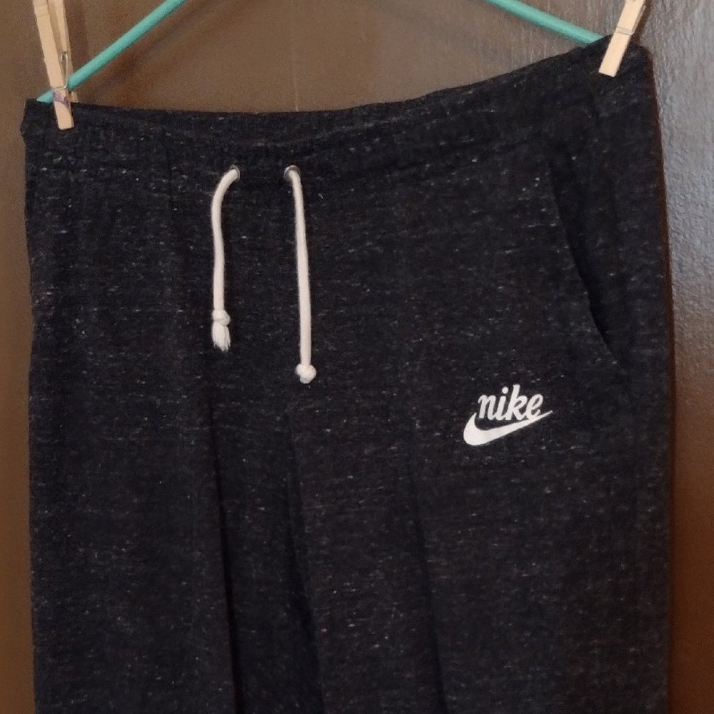 Nike's Womens Dark Grey Medium Cropped Sweatpants